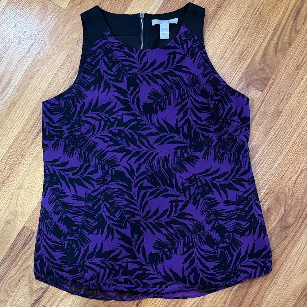 Banana Republic Purple and Black Leaf-Print Sleeveless Shell (XS)